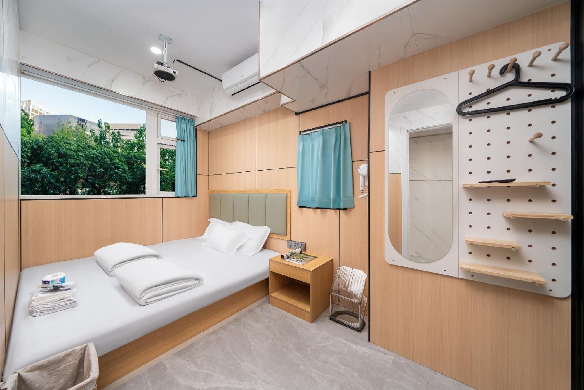 Windsor Hella Inn Hong Kong Exterior photo